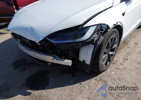 2024 Tesla Model X Long Range z USA, uszkodzony, nr VIN 7SAXCBE58RF448784